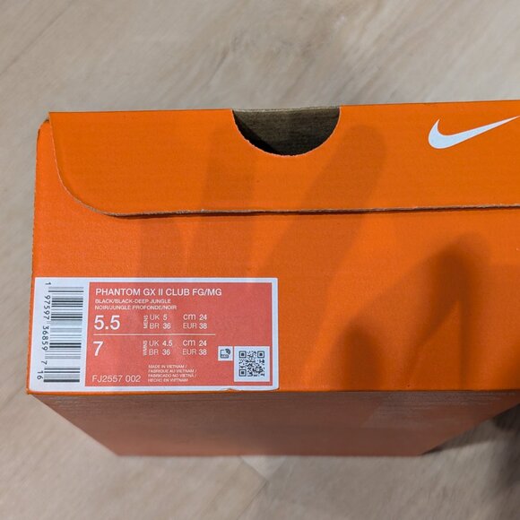 Boys black Nike soccer cleats in size 5.5 - Picture 6 of 7